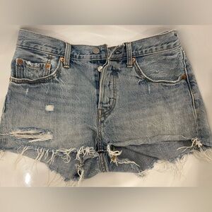 Levi’s 501 high-waisted light wash denim shorts SIZE 27
